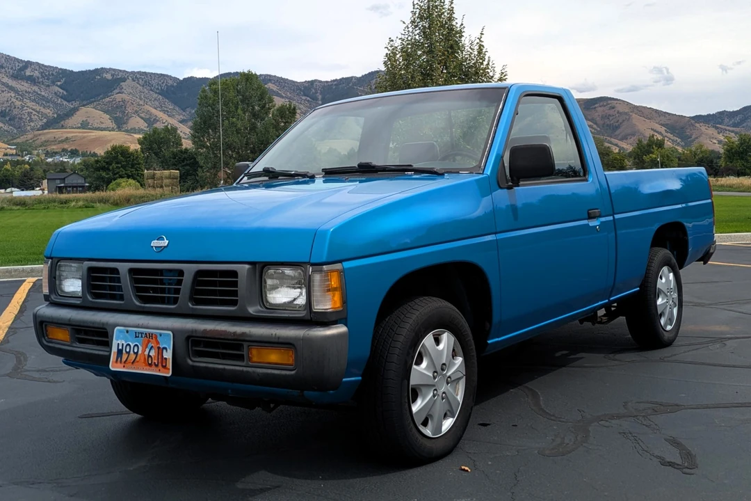 1995 Nissan Frontier - Image 2 of 31
