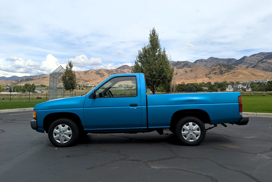 1995 Nissan Frontier - Image 4 of 31