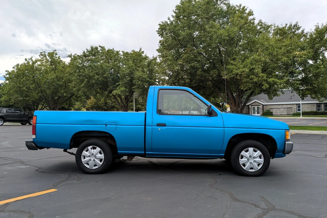 1995 Nissan Frontier - Image 9 of 31