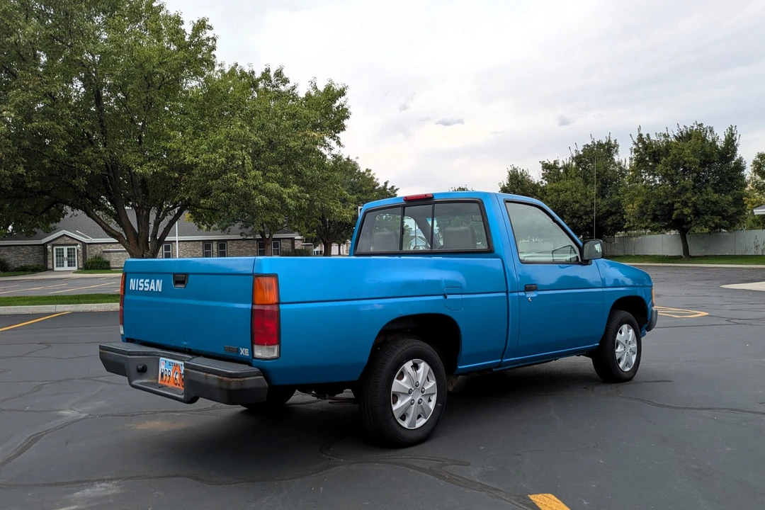 1995 Nissan Frontier - Image 8 of 31