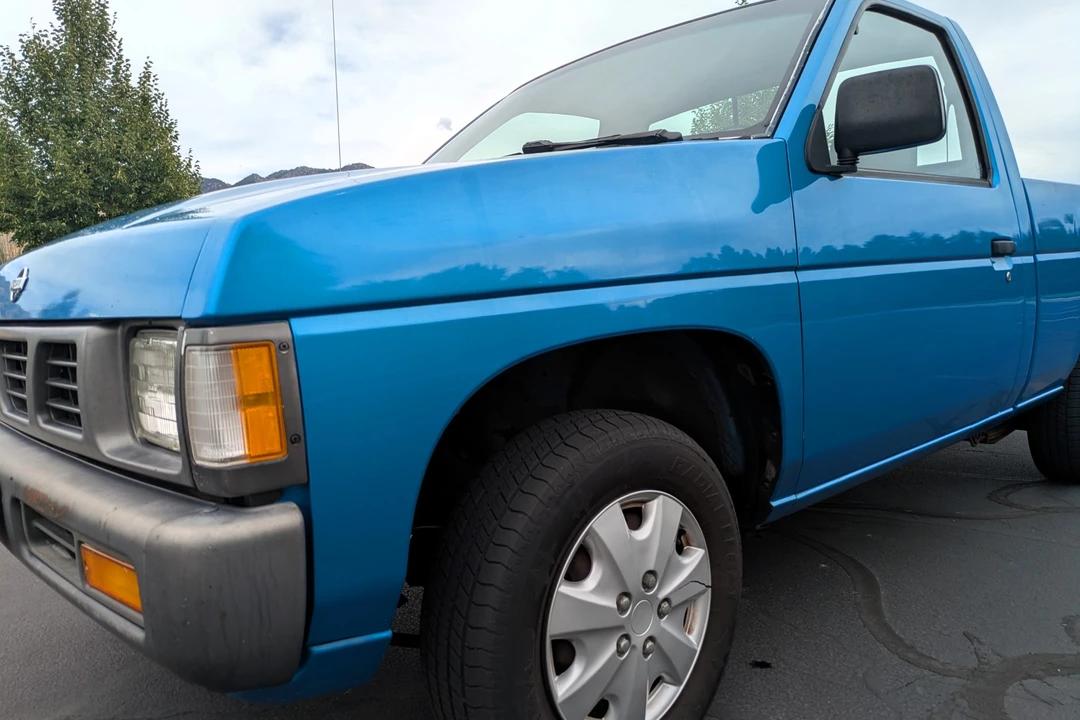 1995 Nissan Frontier - Image 25 of 31