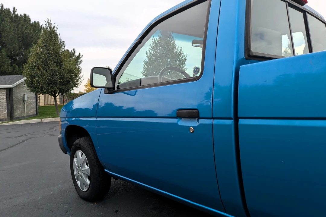 1995 Nissan Frontier - Image 29 of 31