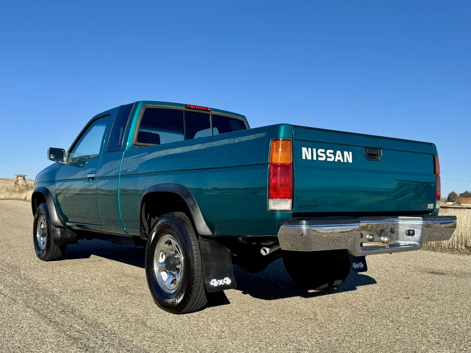 1995 Nissan - Image 11 of 31