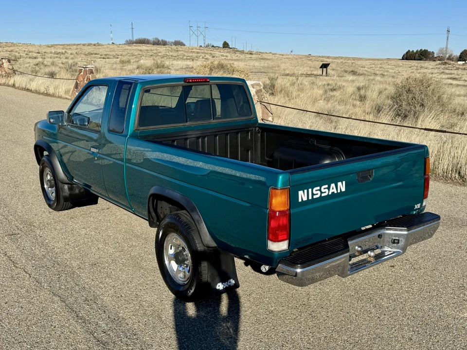 1995 Nissan - Image 12 of 31