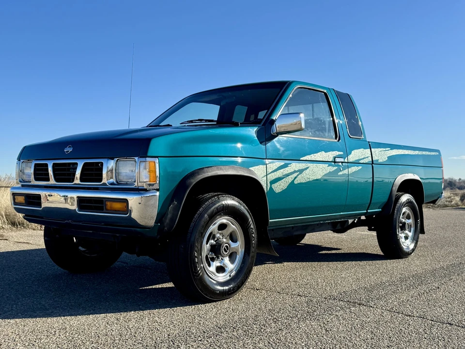 1995 Nissan - Image 2 of 31
