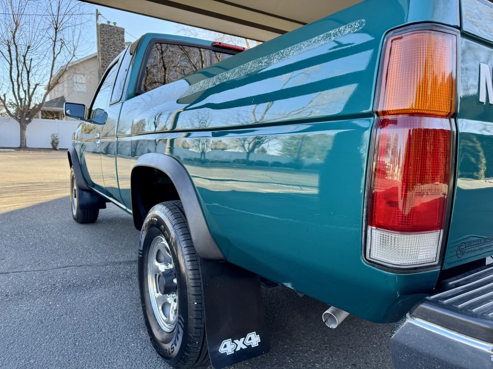 1995 Nissan - Image 28 of 31
