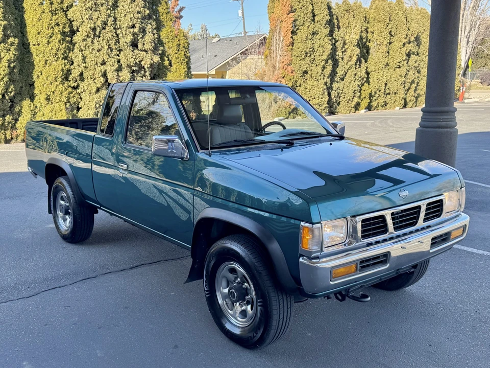 1995 Nissan - Image 16 of 31