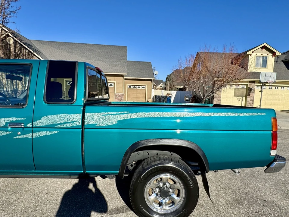 1995 Nissan - Image 21 of 31