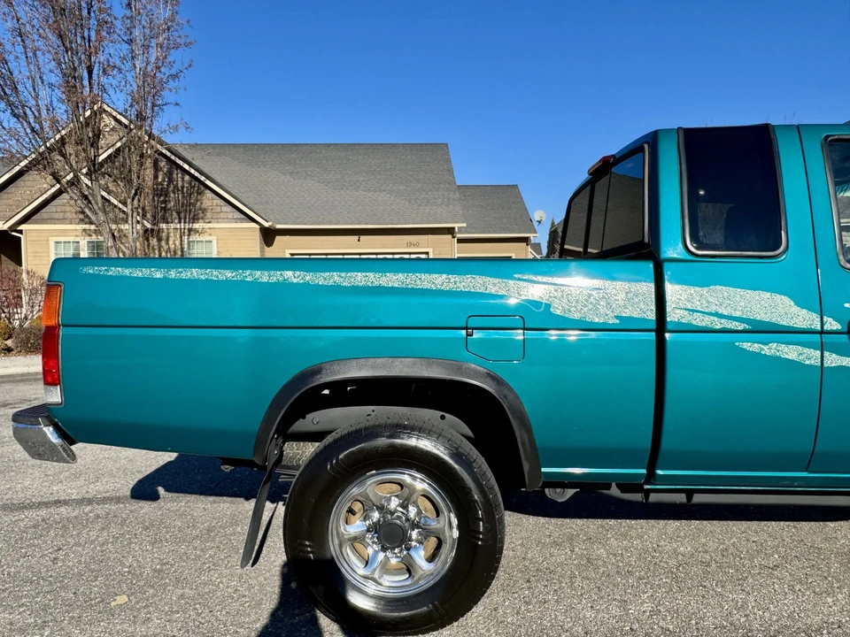 1995 Nissan - Image 22 of 31