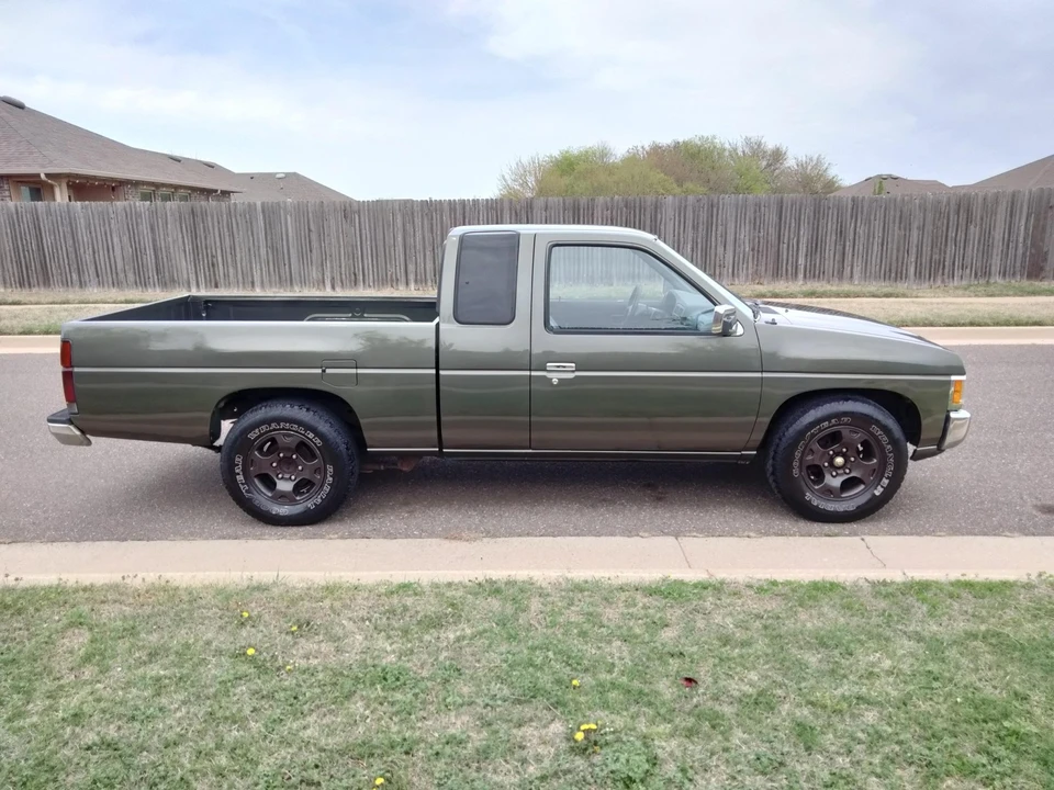1995 Nissan - Image 20 of 31