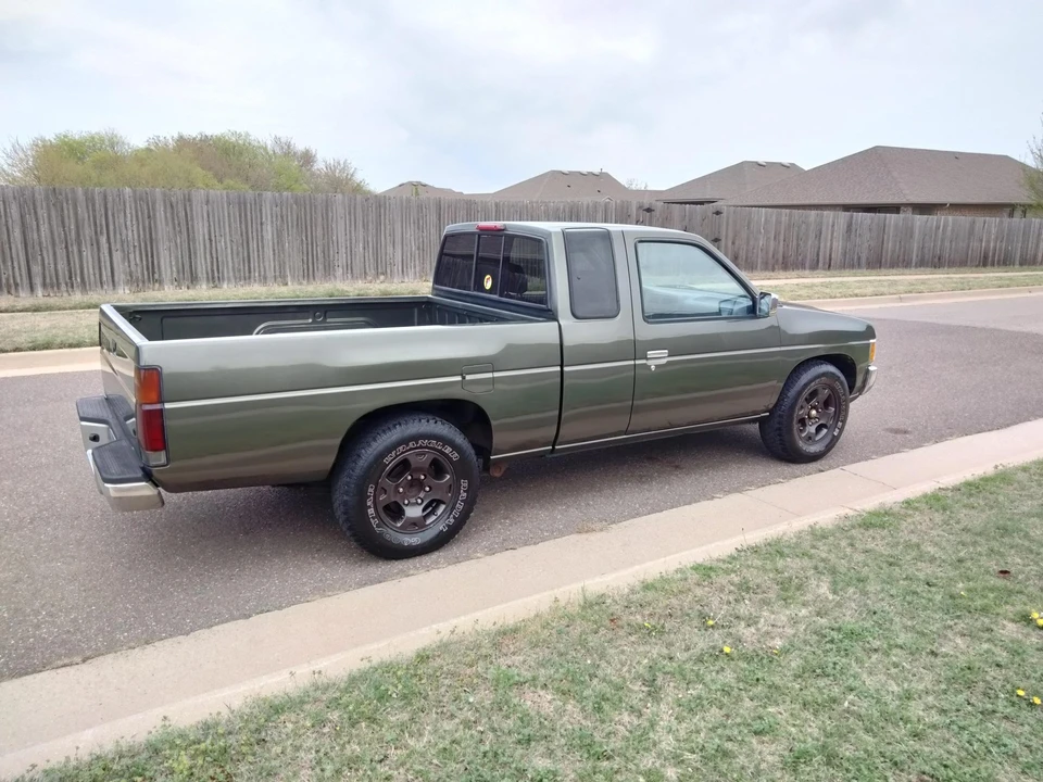 1995 Nissan - Image 18 of 31