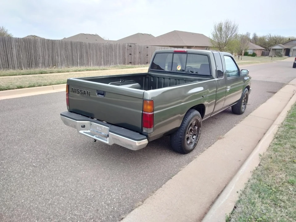 1995 Nissan - Image 14 of 31