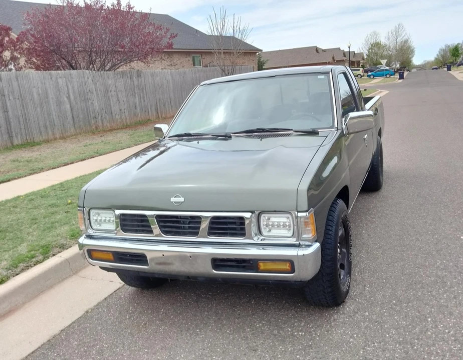 1995 Nissan - Image 2 of 31