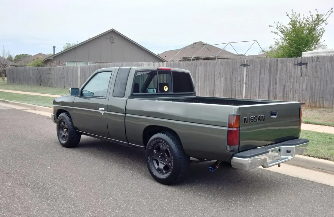 1995 Nissan - Image 10 of 31