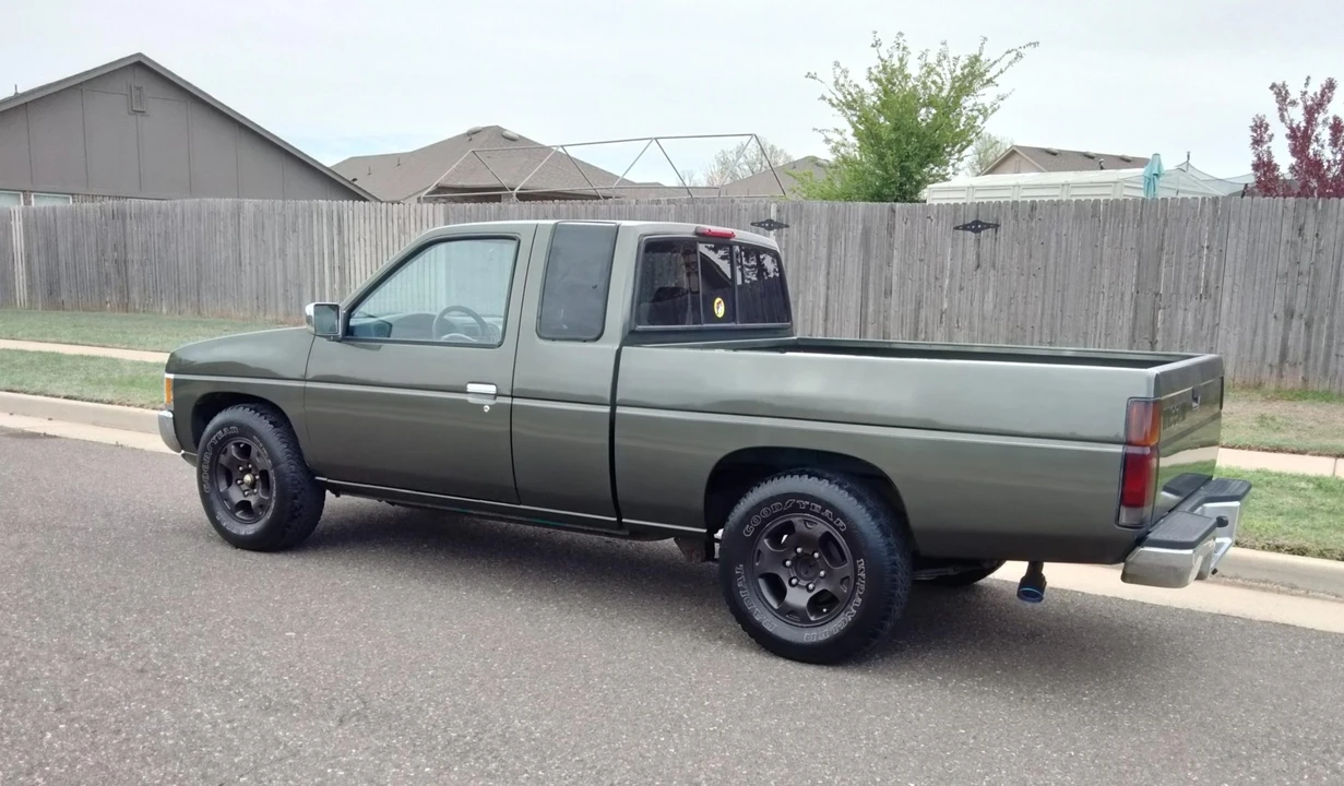 1995 Nissan - Image 9 of 31