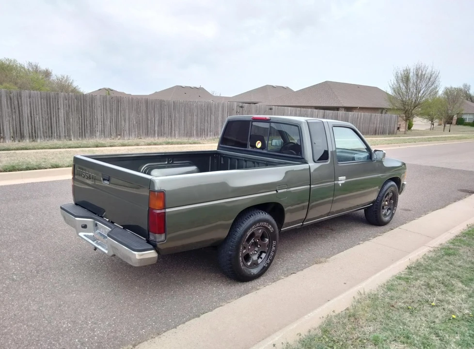 1995 Nissan - Image 16 of 31