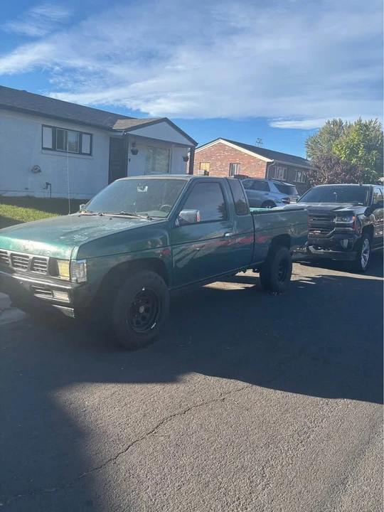 1995 Nissan Frontier - Image 2 of 4