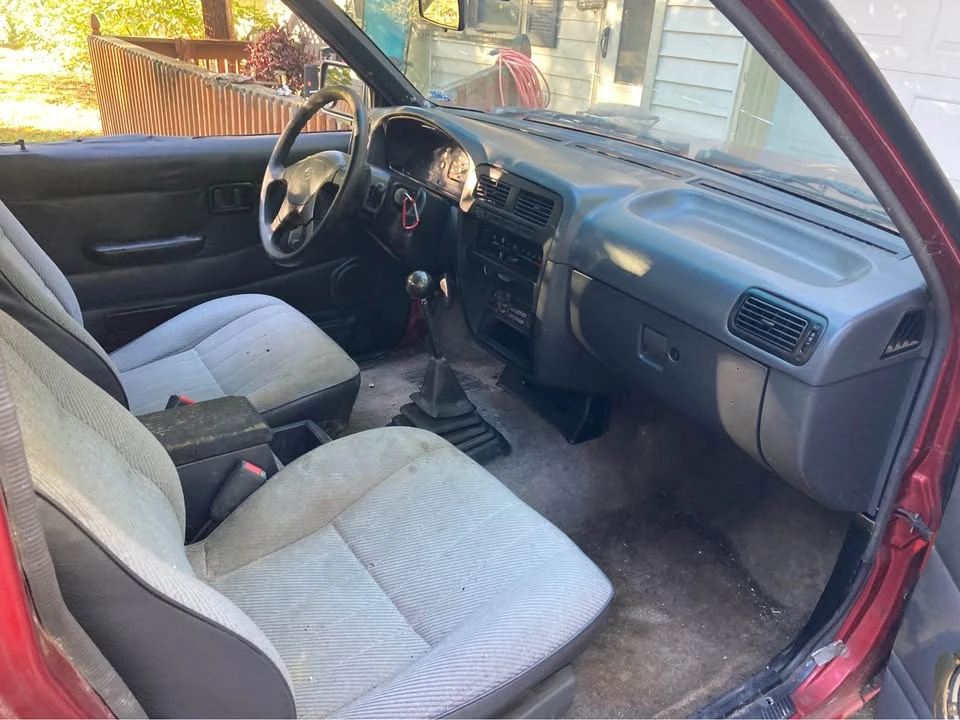 1995 Nissan Frontier - Image 5 of 10