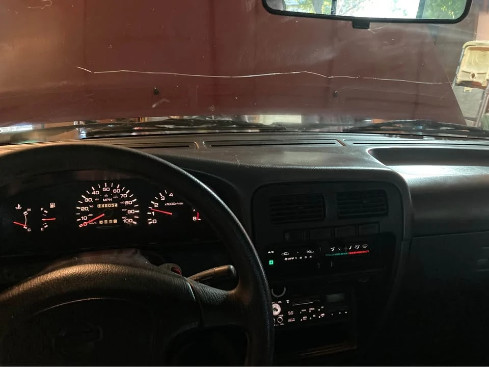 1995 Nissan Frontier - Image 9 of 10
