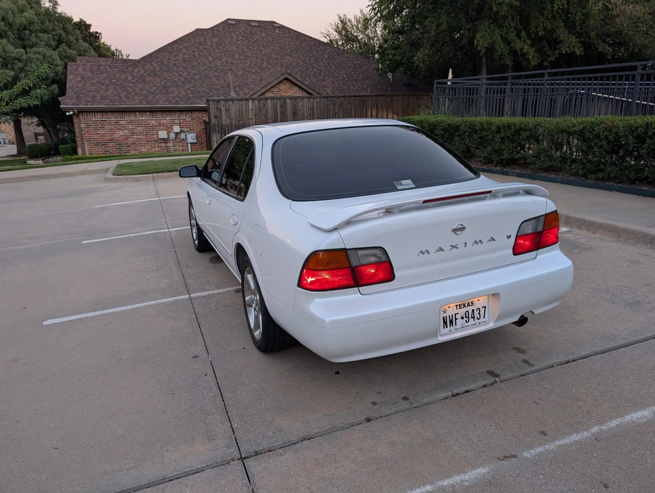 1995 Nissan Maxima 4th Gen - Image 21 of 31