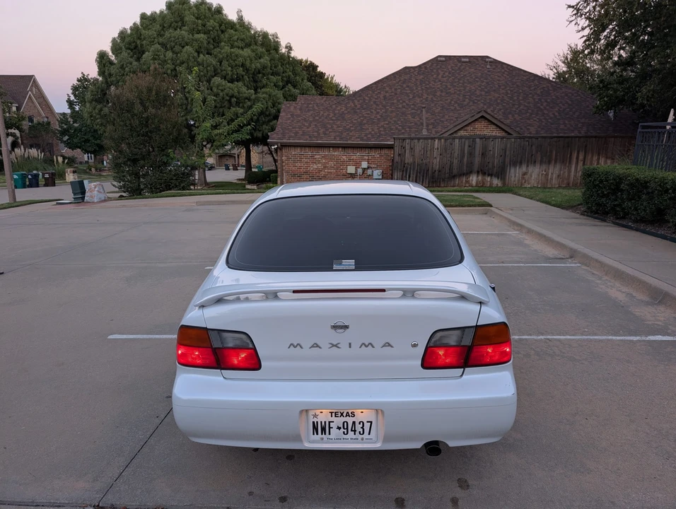 1995 Nissan Maxima 4th Gen - Image 25 of 31