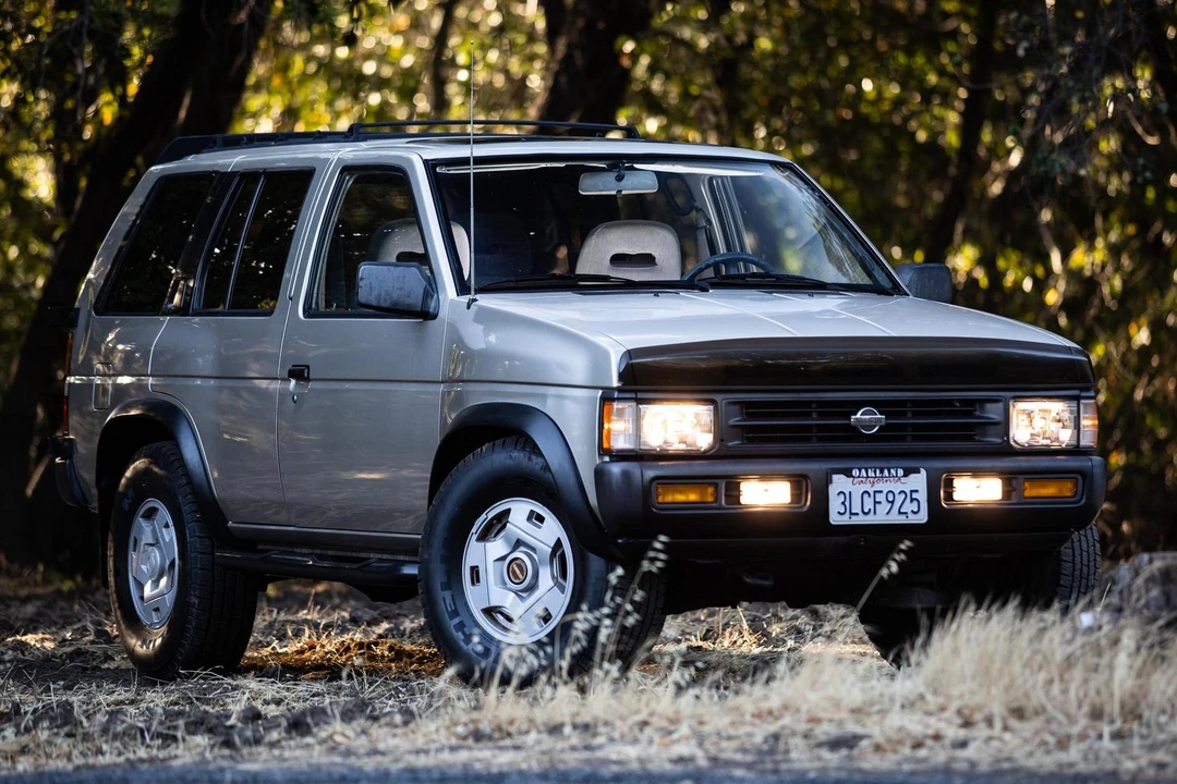 1995 Nissan Pathfinder 1st Gen - Image 2 of 31