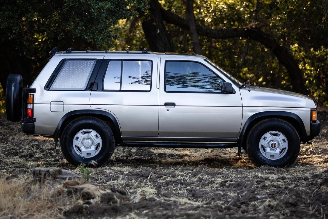 1995 Nissan Pathfinder 1st Gen - Image 3 of 31