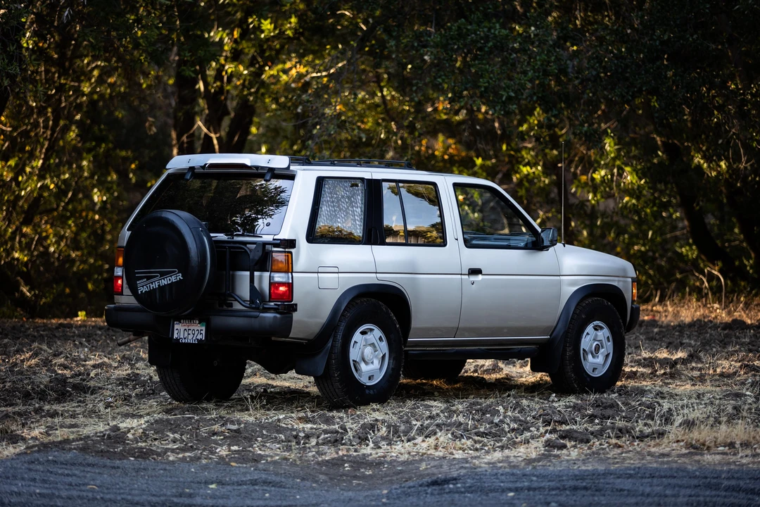1995 Nissan Pathfinder 1st Gen - Image 21 of 31