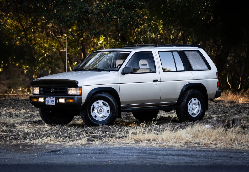 1995 Nissan Pathfinder 1st Gen - Image 9 of 31