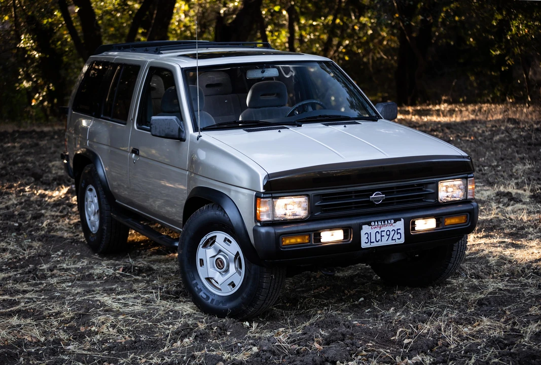 1995 Nissan Pathfinder 1st Gen - Image 25 of 31