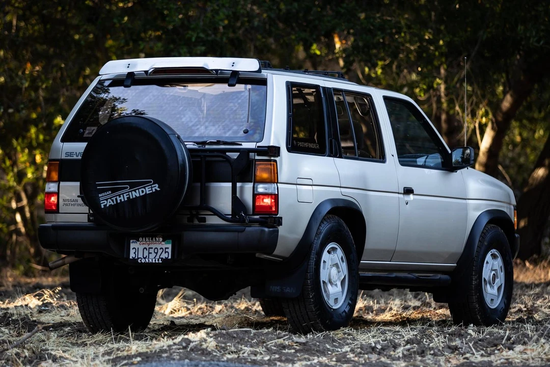 1995 Nissan Pathfinder 1st Gen - Image 5 of 31