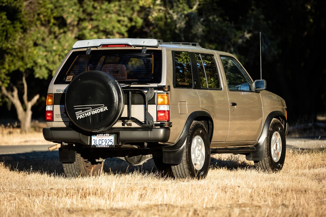 1995 Nissan Pathfinder 1st Gen - Image 19 of 31