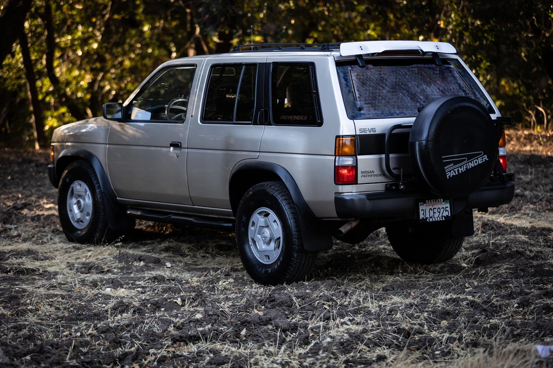 1995 Nissan Pathfinder 1st Gen - Image 15 of 31
