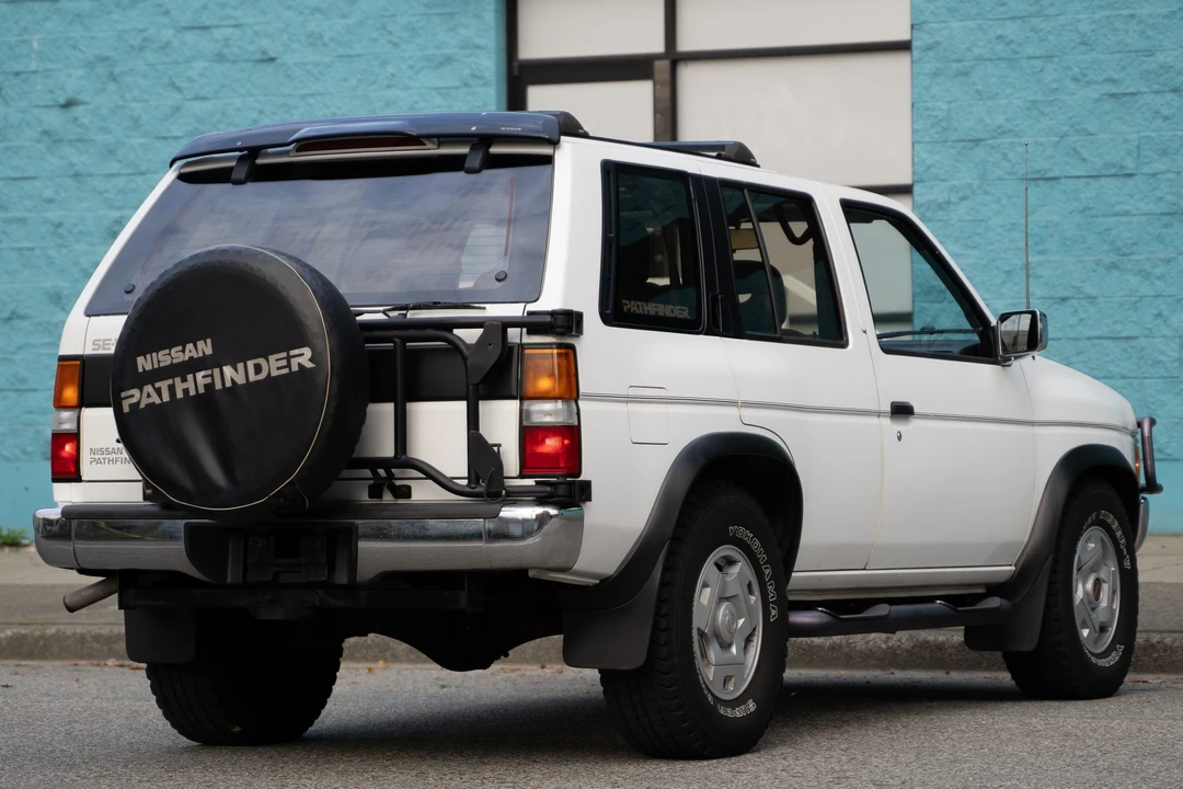 1995 Nissan Pathfinder 1st Gen - Image 17 of 31