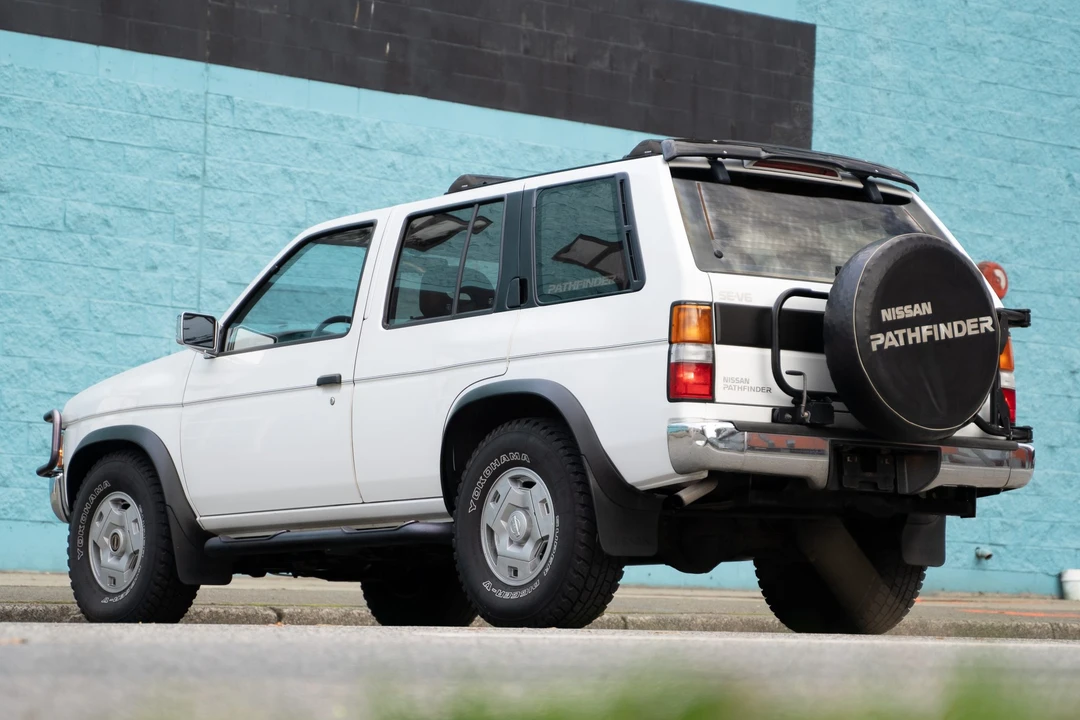 1995 Nissan Pathfinder 1st Gen - Image 12 of 31