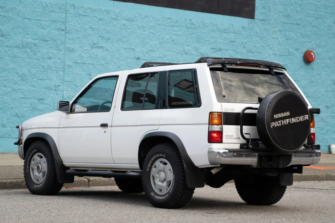 1995 Nissan Pathfinder 1st Gen - Image 11 of 31
