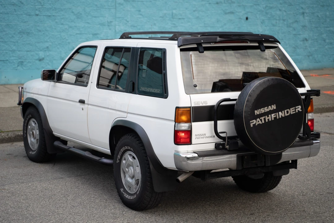 1995 Nissan Pathfinder 1st Gen - Image 10 of 31