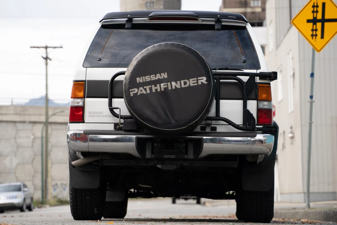 1995 Nissan Pathfinder 1st Gen - Image 15 of 31