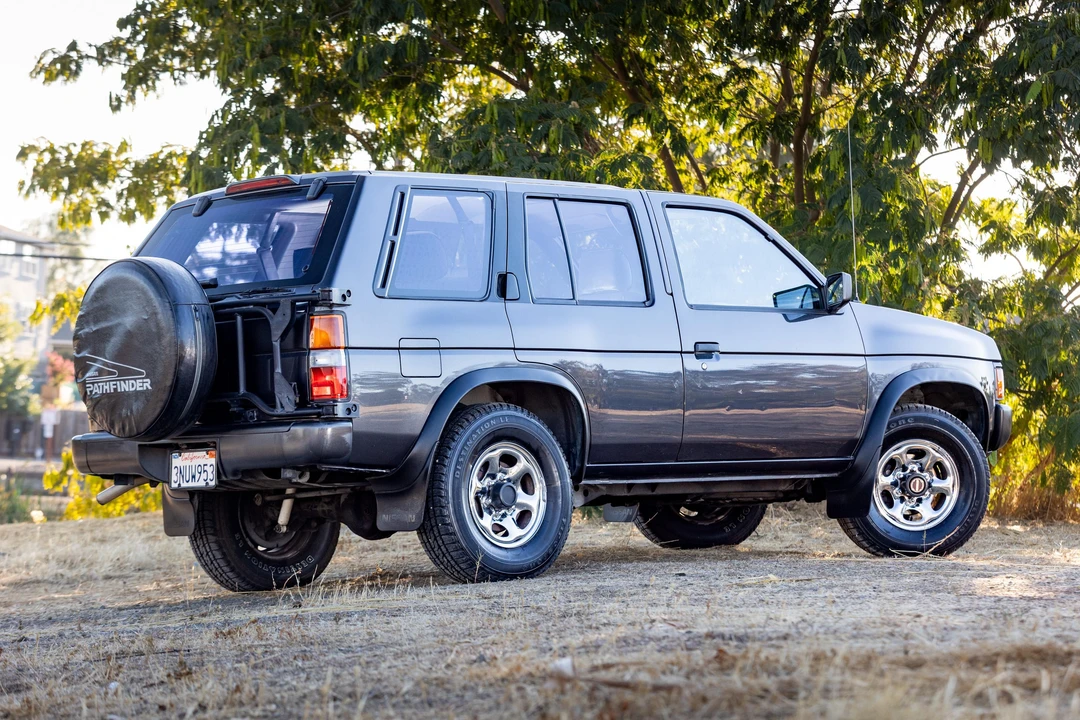 1995 Nissan Pathfinder 1st Gen - Image 23 of 31