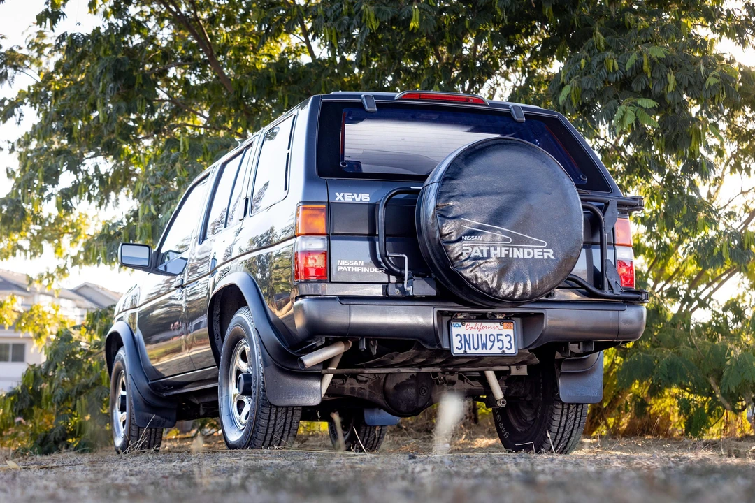 1995 Nissan Pathfinder 1st Gen - Image 17 of 31