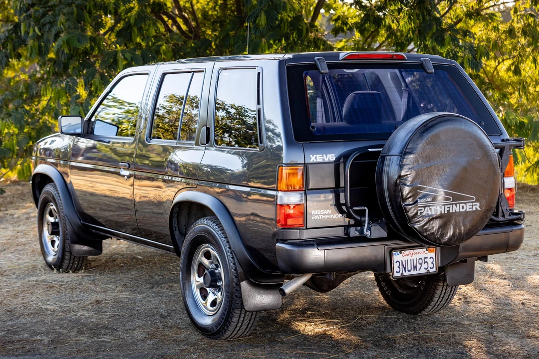1995 Nissan Pathfinder 1st Gen - Image 16 of 31