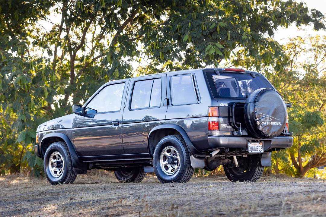 1995 Nissan Pathfinder 1st Gen - Image 15 of 31