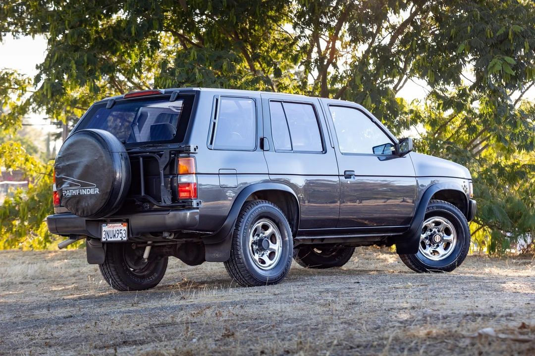 1995 Nissan Pathfinder 1st Gen - Image 21 of 31