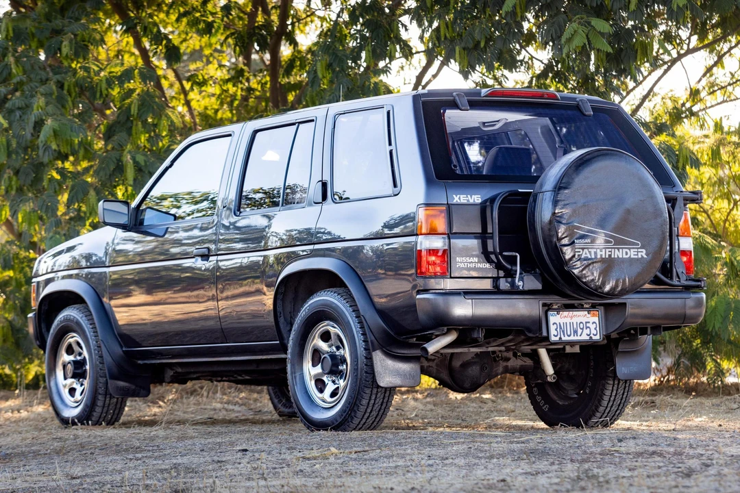 1995 Nissan Pathfinder 1st Gen - Image 4 of 31