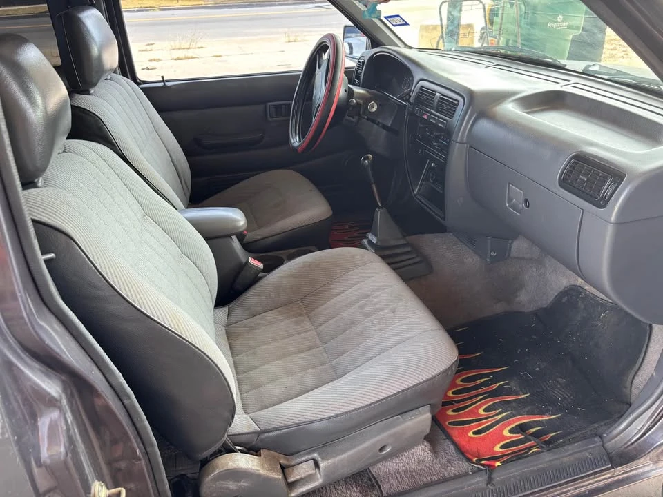 1995 Nissan Frontier - Image 5 of 6