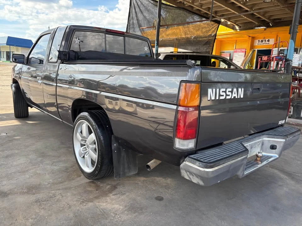 1995 Nissan Frontier - Image 4 of 6