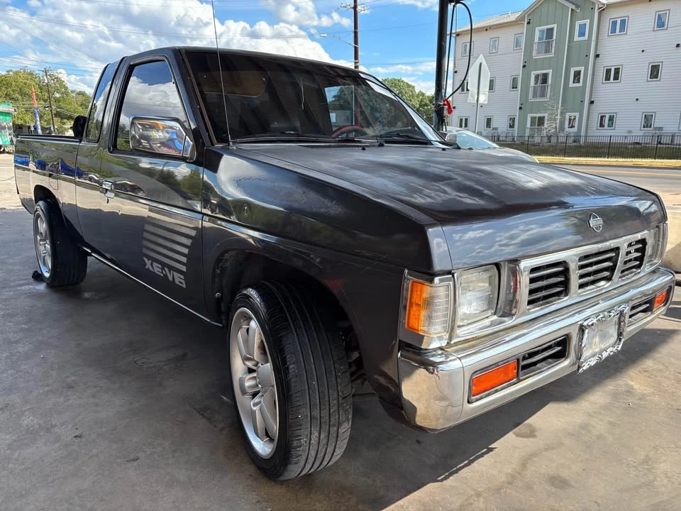1995 Nissan Frontier - Image 2 of 6