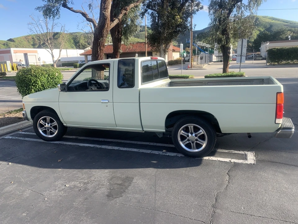 1995 Nissan Frontier - Image 5 of 19