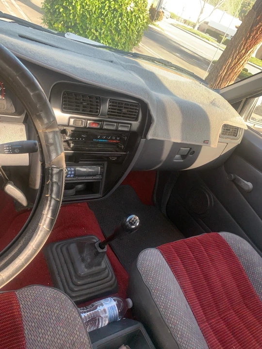 1995 Nissan Frontier - Image 11 of 19