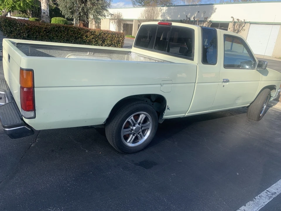 1995 Nissan Frontier - Image 3 of 19
